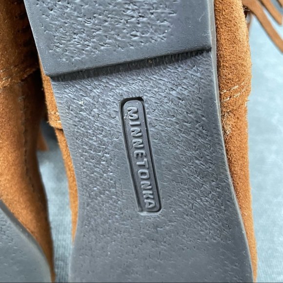 Minnetonka Three Layer Fringe Boot Suede Leather - Picture 10 of 14